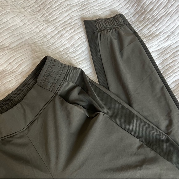 Athleta Brooklyn jogger in Mountain Olive - Picture 8 of 14